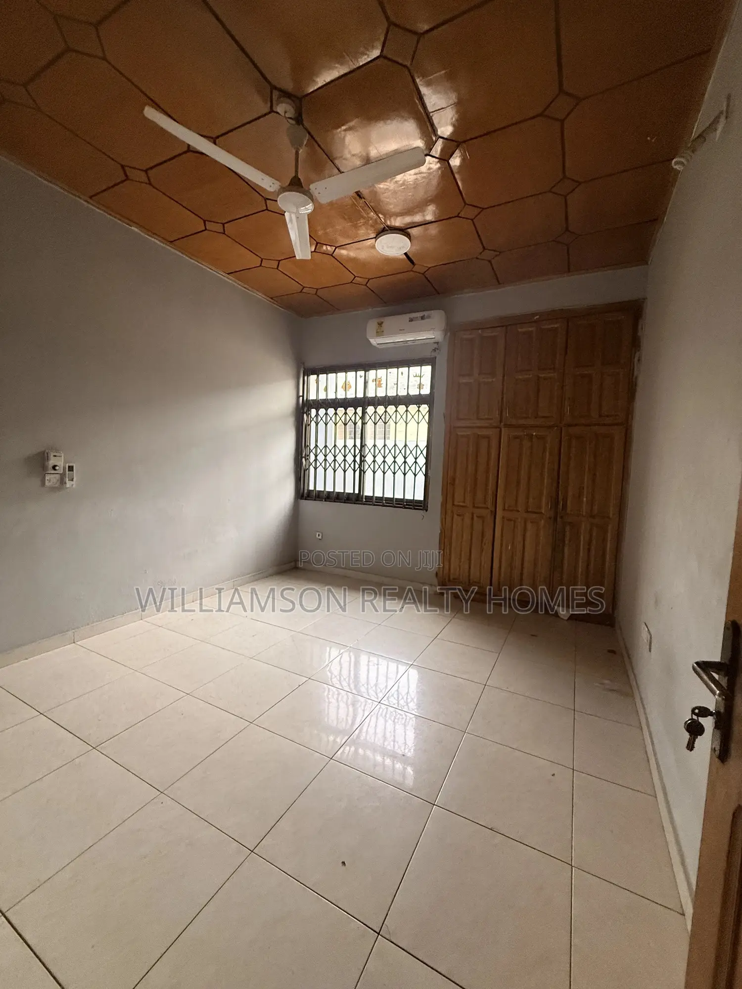 5bdrm House in Community 18 Area, Spintex for rent