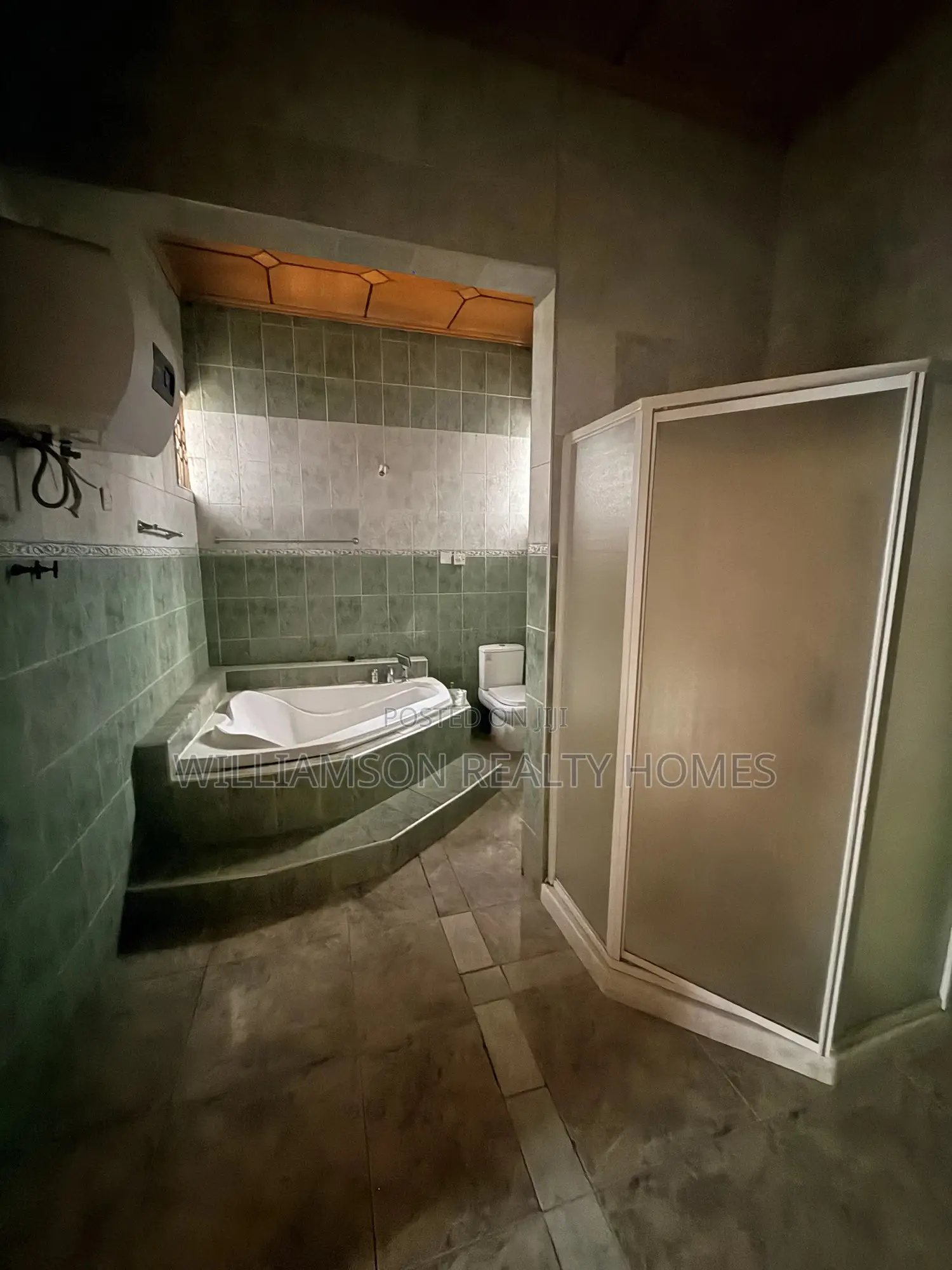 5bdrm House in Community 18 Area, Spintex for rent