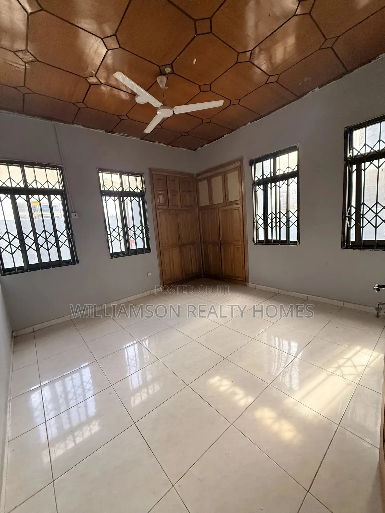 5bdrm House in Community 18 Area, Spintex for rent
