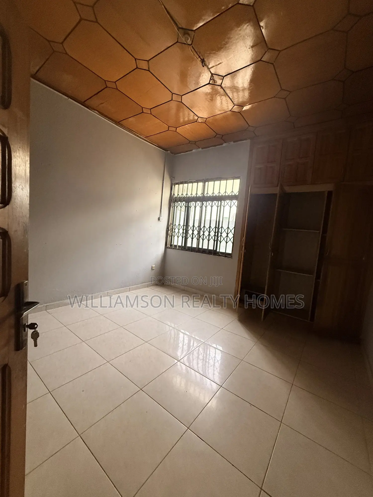 5bdrm House in Community 18 Area, Spintex for rent