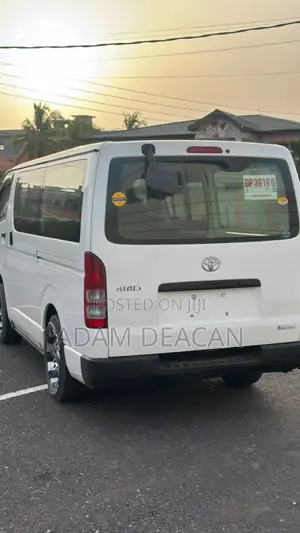 Toyota HiAce 2014 White