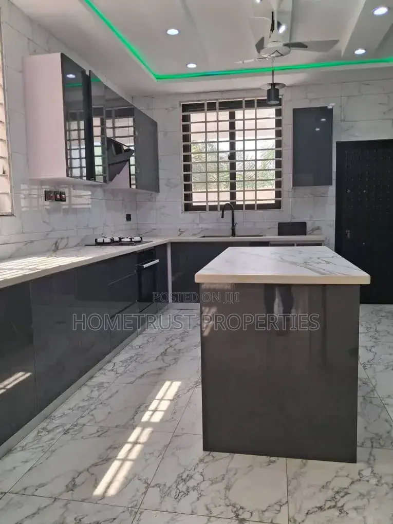 4bdrm Duplex in Agboba, School Park Area for sale