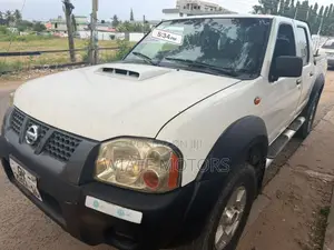 Nissan Hardbody 2016 White