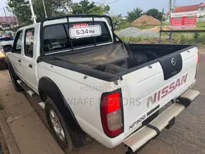 Nissan Hardbody 2016 White