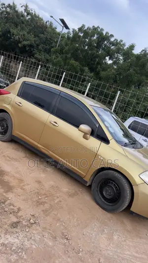 Nissan Versa 1.6 S 2016 Gold