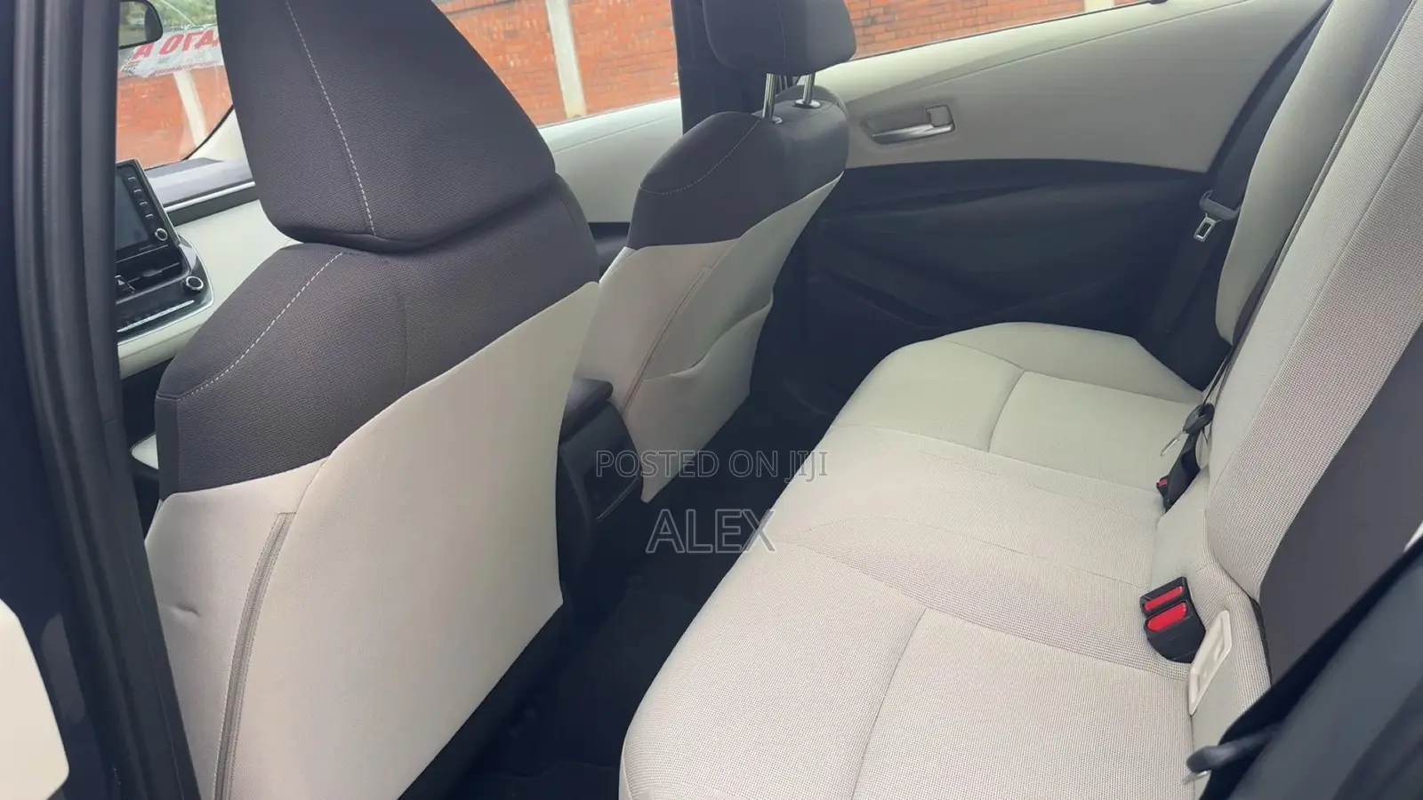 Toyota Corolla LE 2021 Beige