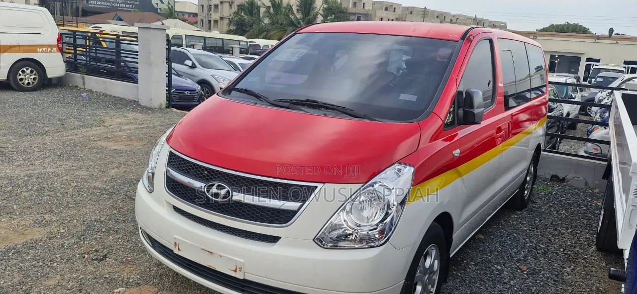 Hyundai Starex 2015 Red