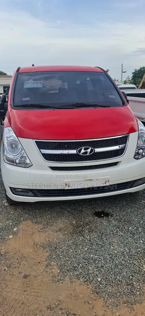 Hyundai Starex 2015 Red