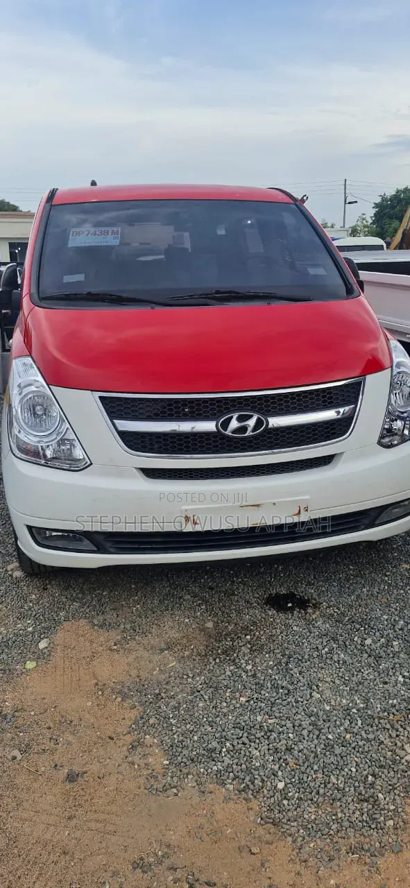 Hyundai Starex 2015 Red