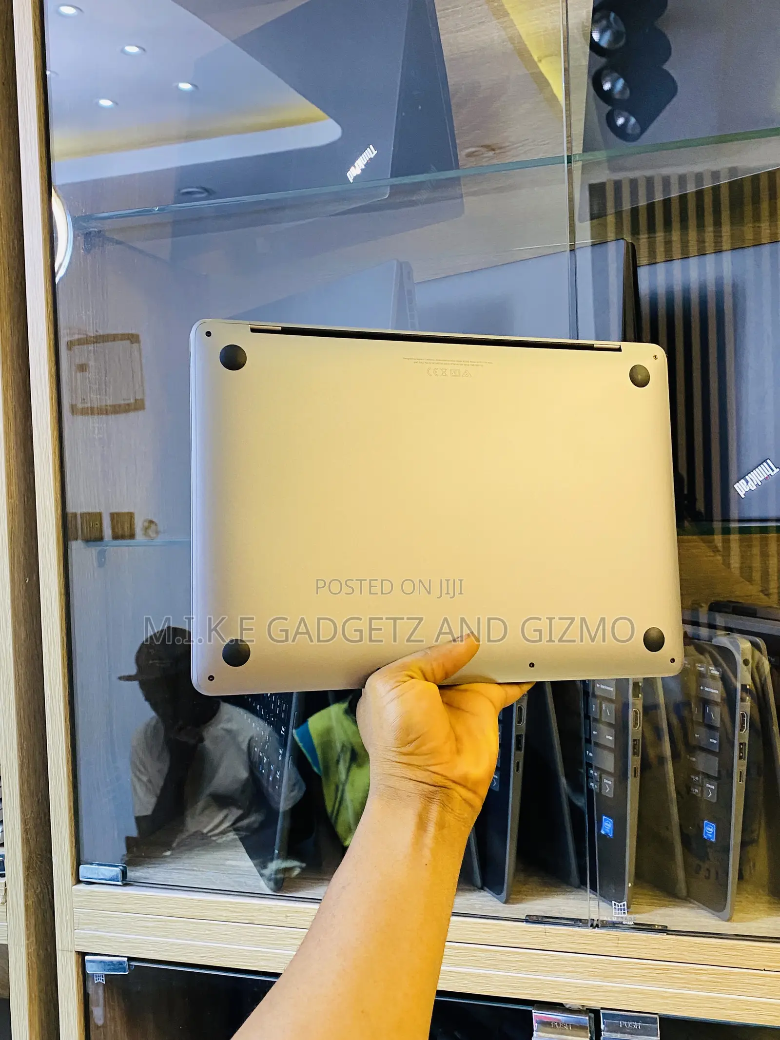 Laptop Apple MacBook Pro 2022 M2 8GB Apple M2 SSD 256GB