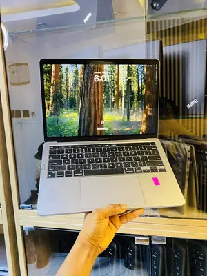 Laptop Apple MacBook Pro 2022 M2 8GB Apple M2 SSD 256GB