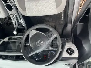 Toyota Corolla LE (1.8L 4cyl 2A) 2019 Silver
