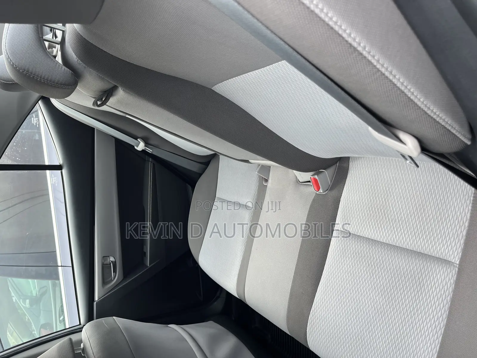 Toyota Corolla LE (1.8L 4cyl 2A) 2019 Silver