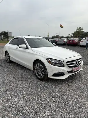 Mercedes-Benz C300 Base 4dr RWD Sedan (2.0L 4cyl 7A) 2015 White