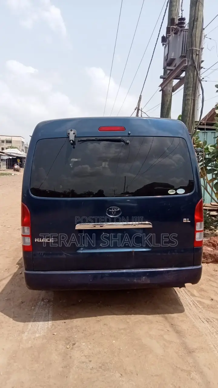 Toyota HiAce 2011 Blue