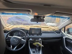 Toyota RAV4 XLE AWD 2019