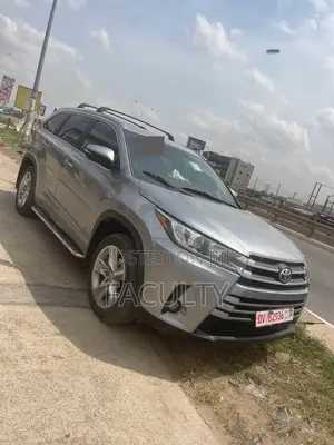 Toyota Highlander Limited 4x4 V6 (3.5L 6cyl 8A) 2017 Gray