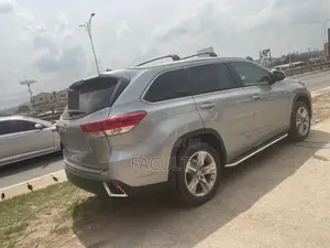 Toyota Highlander Limited 4x4 V6 (3.5L 6cyl 8A) 2017 Gray