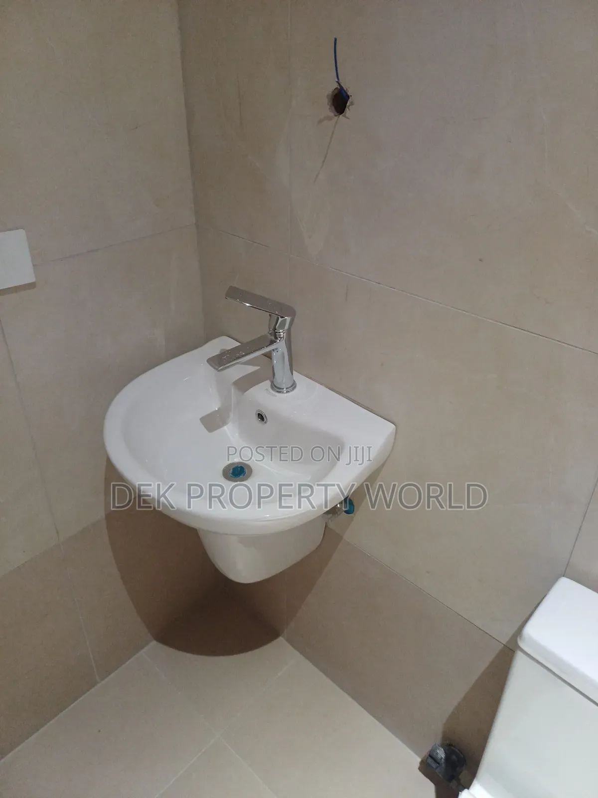 3bdrm House in Pokuase for sale