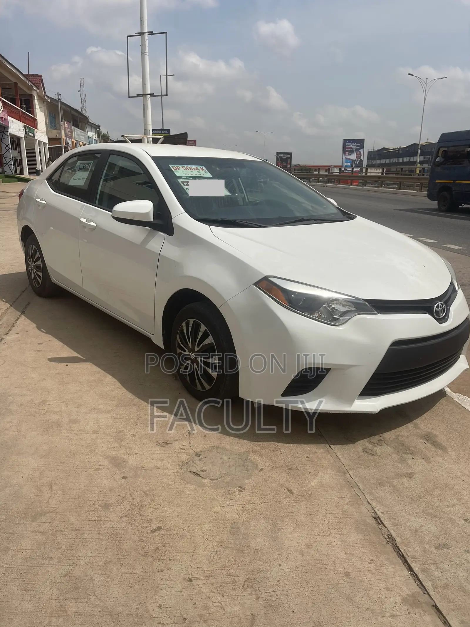 Toyota Corolla LE Eco 4dr Sedan (1.8L 4cyl CVT) 2016 White