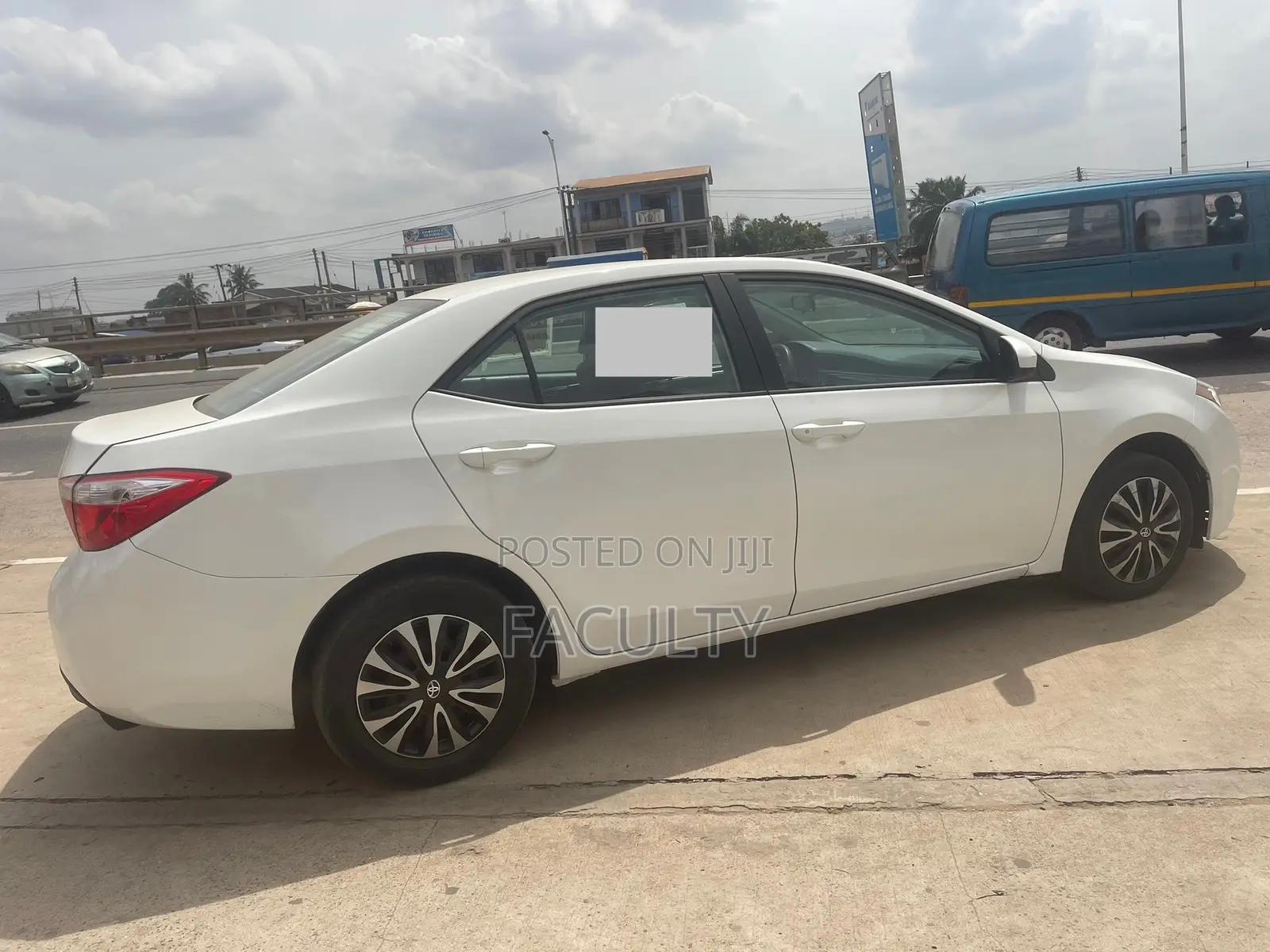 Toyota Corolla LE Eco 4dr Sedan (1.8L 4cyl CVT) 2016 White