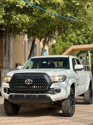Toyota Tacoma SR5 2021 White