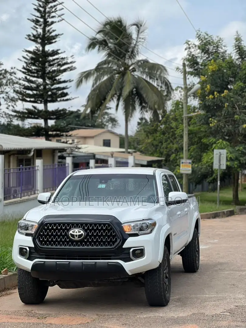Toyota Tacoma SR5 2021 White