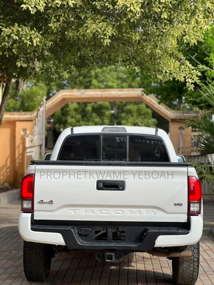 Toyota Tacoma SR5 2021 White