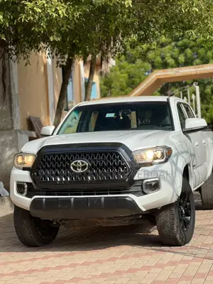 Toyota Tacoma SR5 2021 White