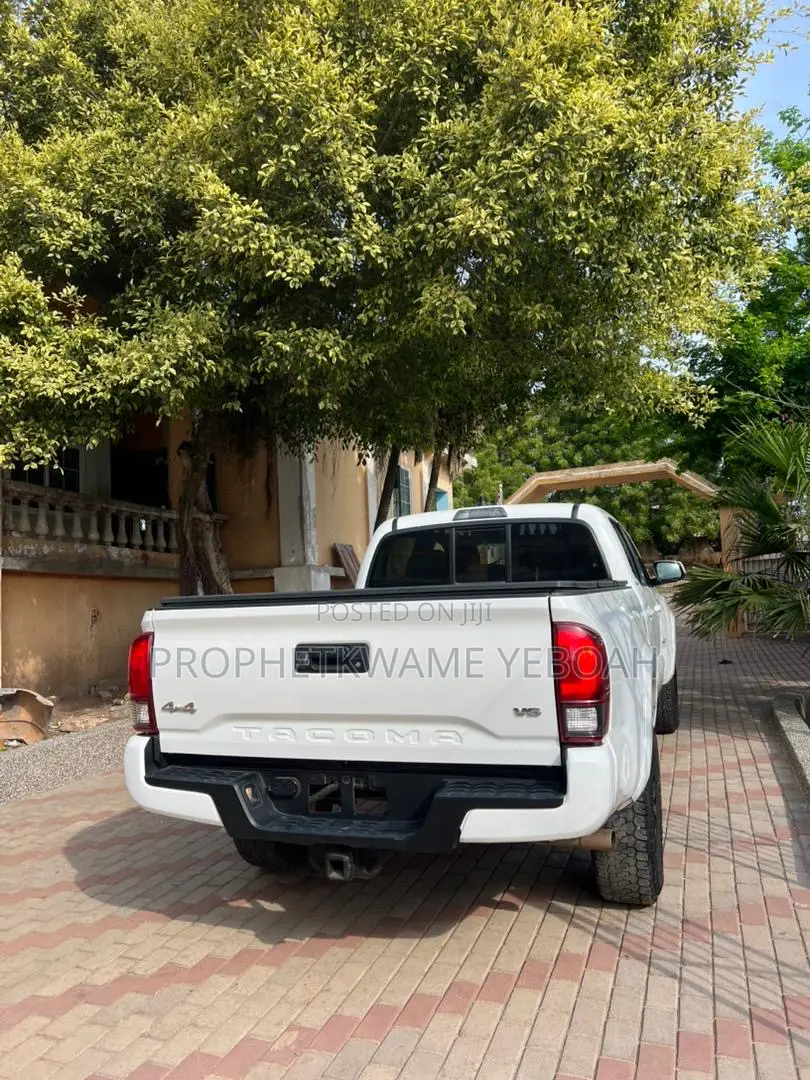 Toyota Tacoma SR5 2021 White