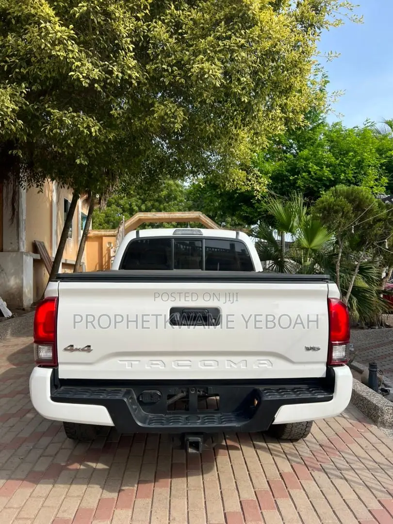 Toyota Tacoma SR5 2021 White