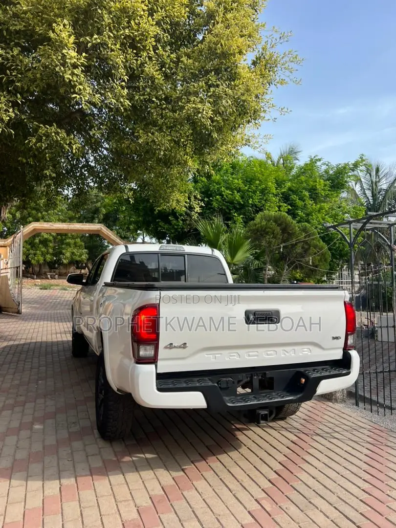 Toyota Tacoma SR5 2021 White