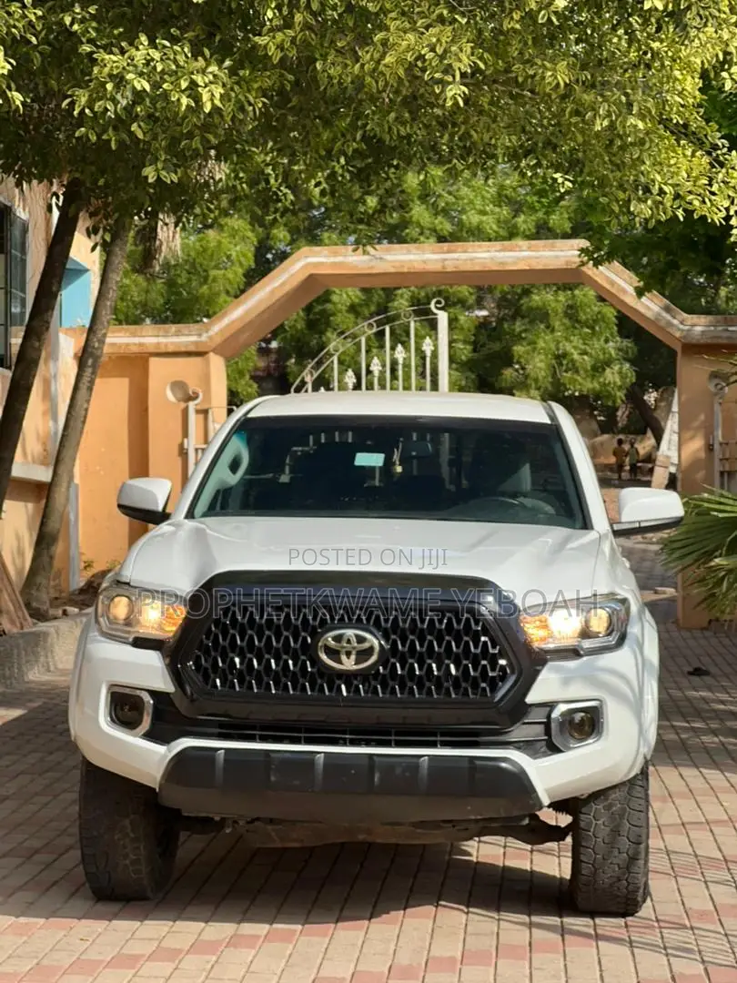 Toyota Tacoma SR5 2021 White