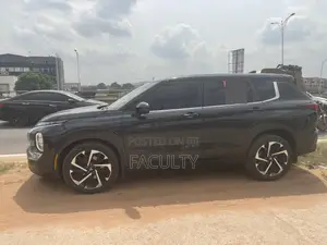 Mitsubishi Outlander SE Launch Edition 2022 Black