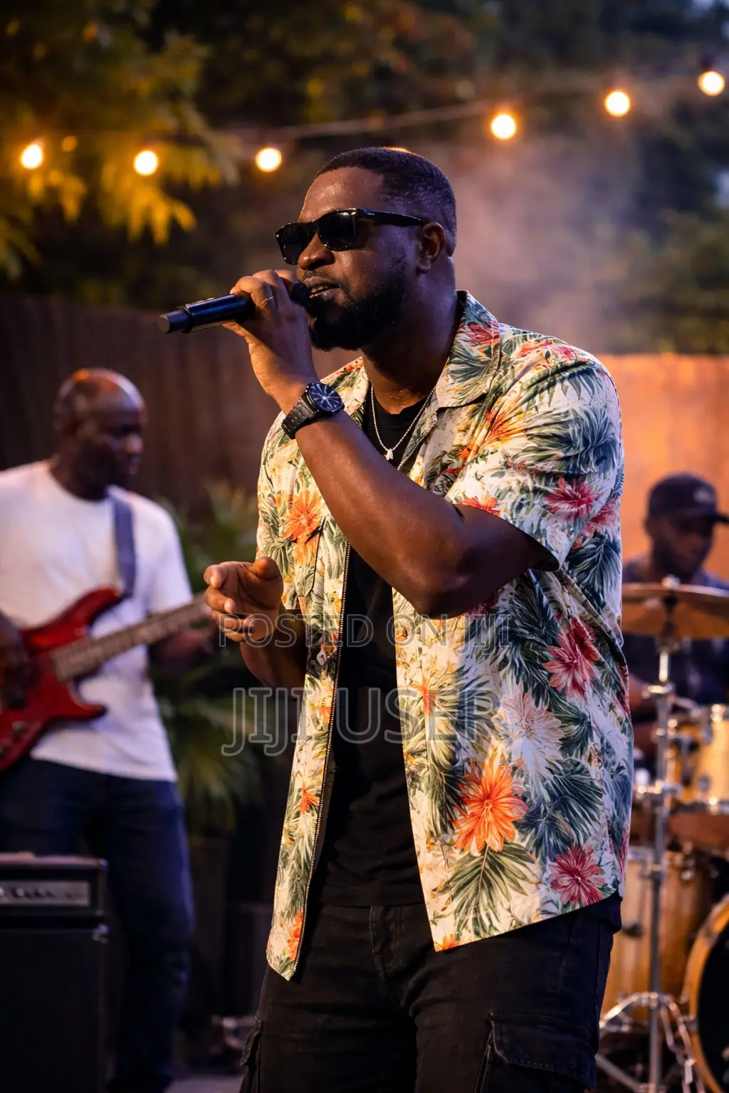 Professional Live Music Singer and Vocal Coach
