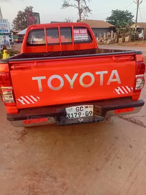 Toyota Hilux Revo Double Cab Deisel 2.8 AWD 2022 Red