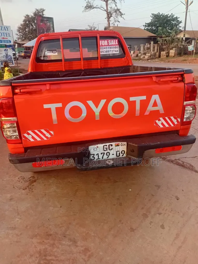 Toyota Hilux Revo Double Cab Deisel 2.8 AWD 2022 Red