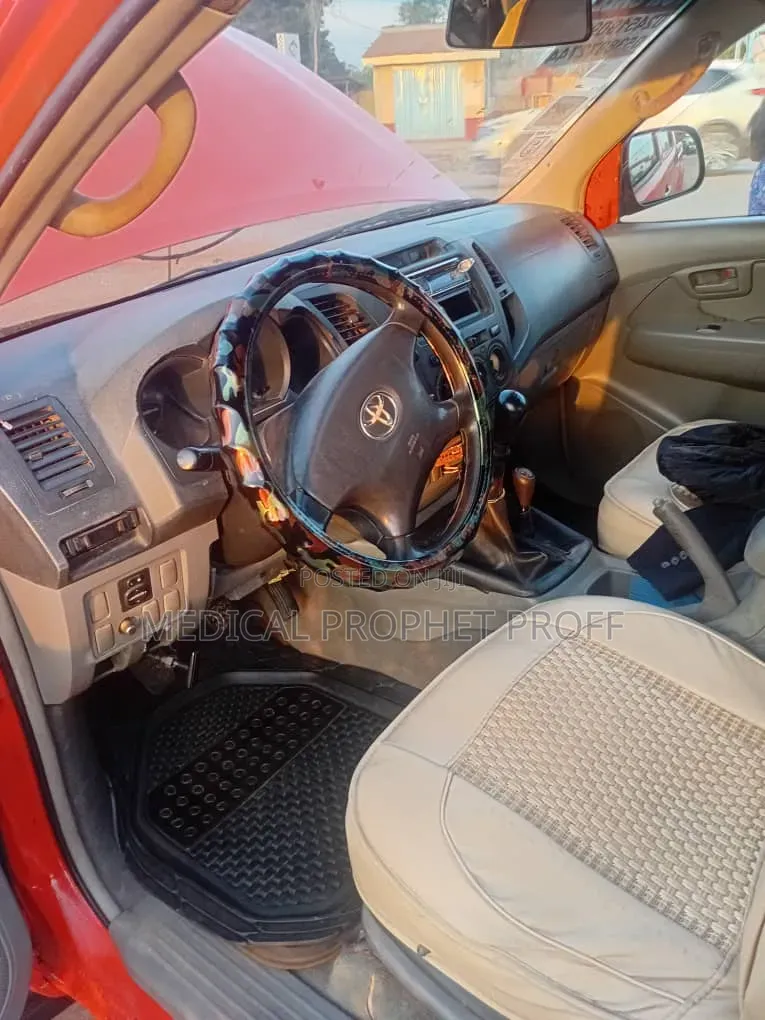 Toyota Hilux Revo Double Cab Deisel 2.8 AWD 2022 Red