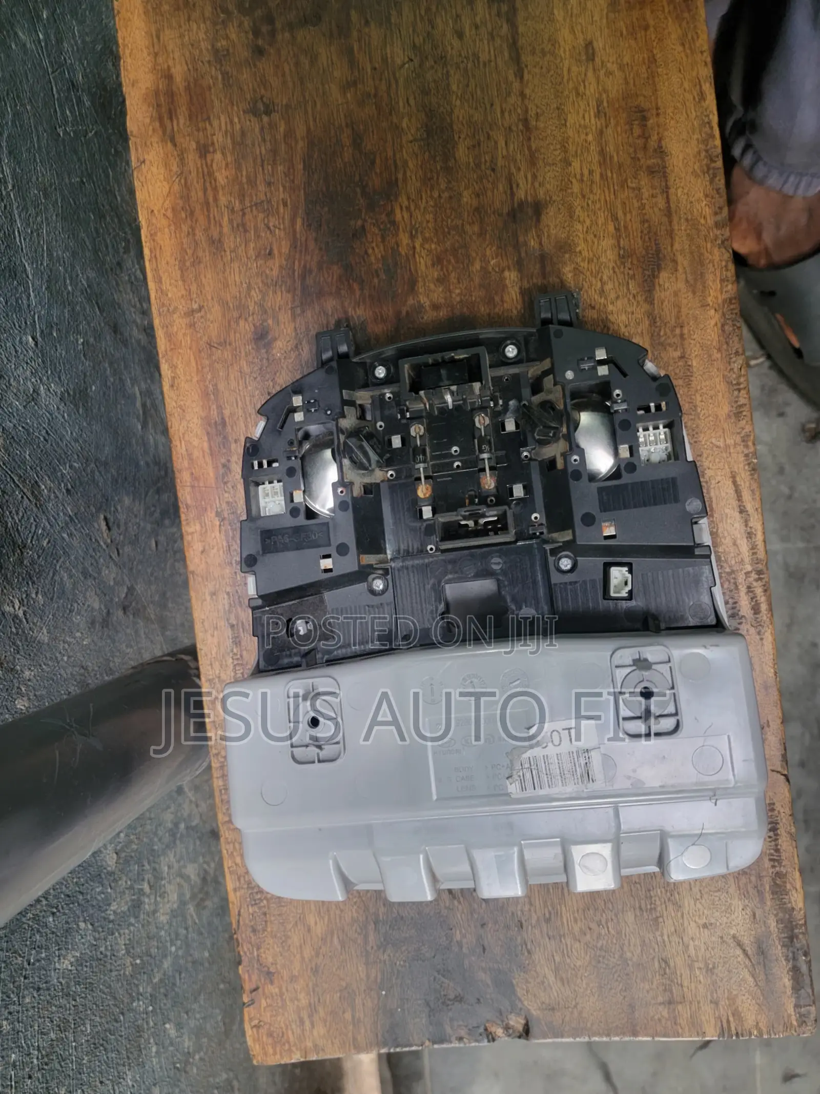 2016-2021 Hyundai Tucson Front Upper Roof Overhead Dome Lightning
