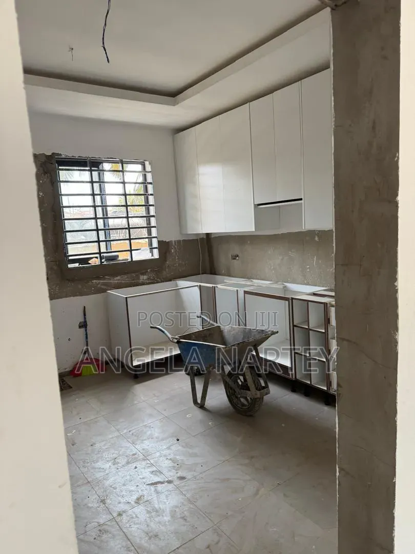 4bdrm House in Community 16 Lashibi, Accra Metropolitan for sale