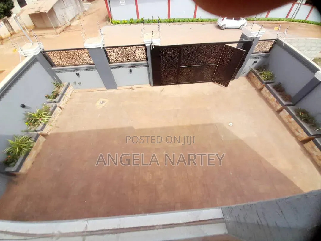8bdrm House in East Legon, Accra Metropolitan for rent