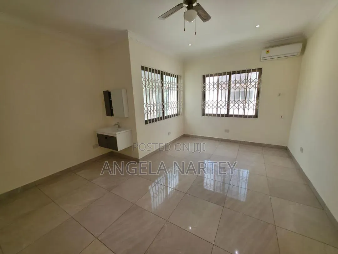 8bdrm House in East Legon, Accra Metropolitan for rent