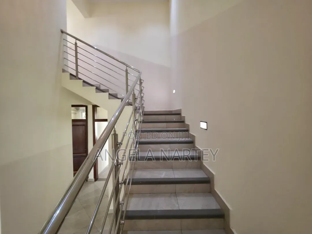 8bdrm House in East Legon, Accra Metropolitan for rent