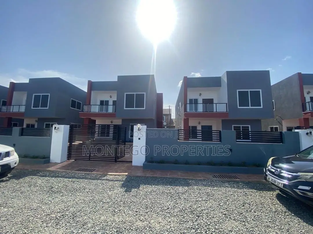 4bdrm House in Ashale Botwe, School Junction for rent