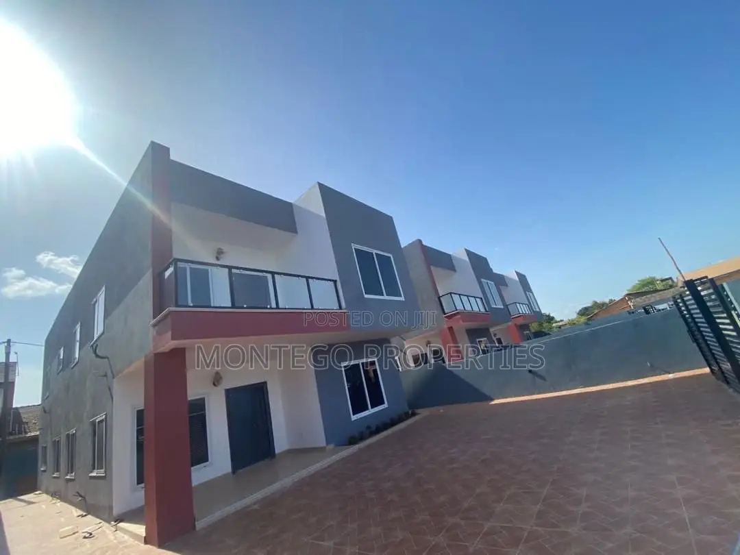 4bdrm House in Ashale Botwe, School Junction for rent