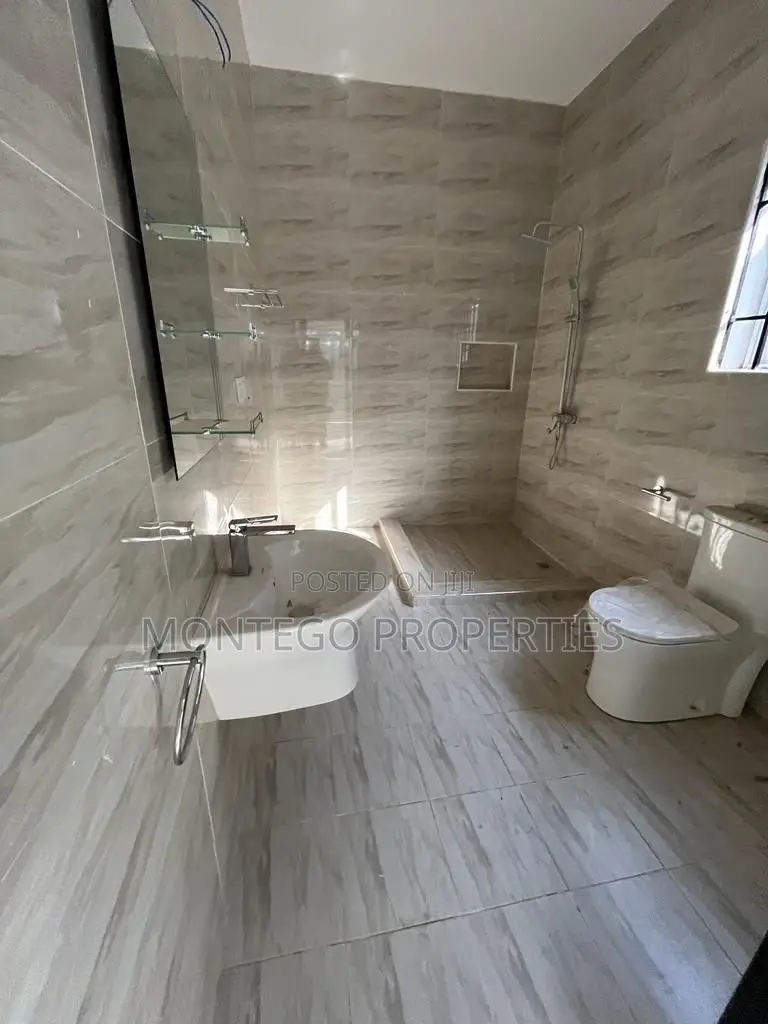 4bdrm House in Ashale Botwe, School Junction for rent