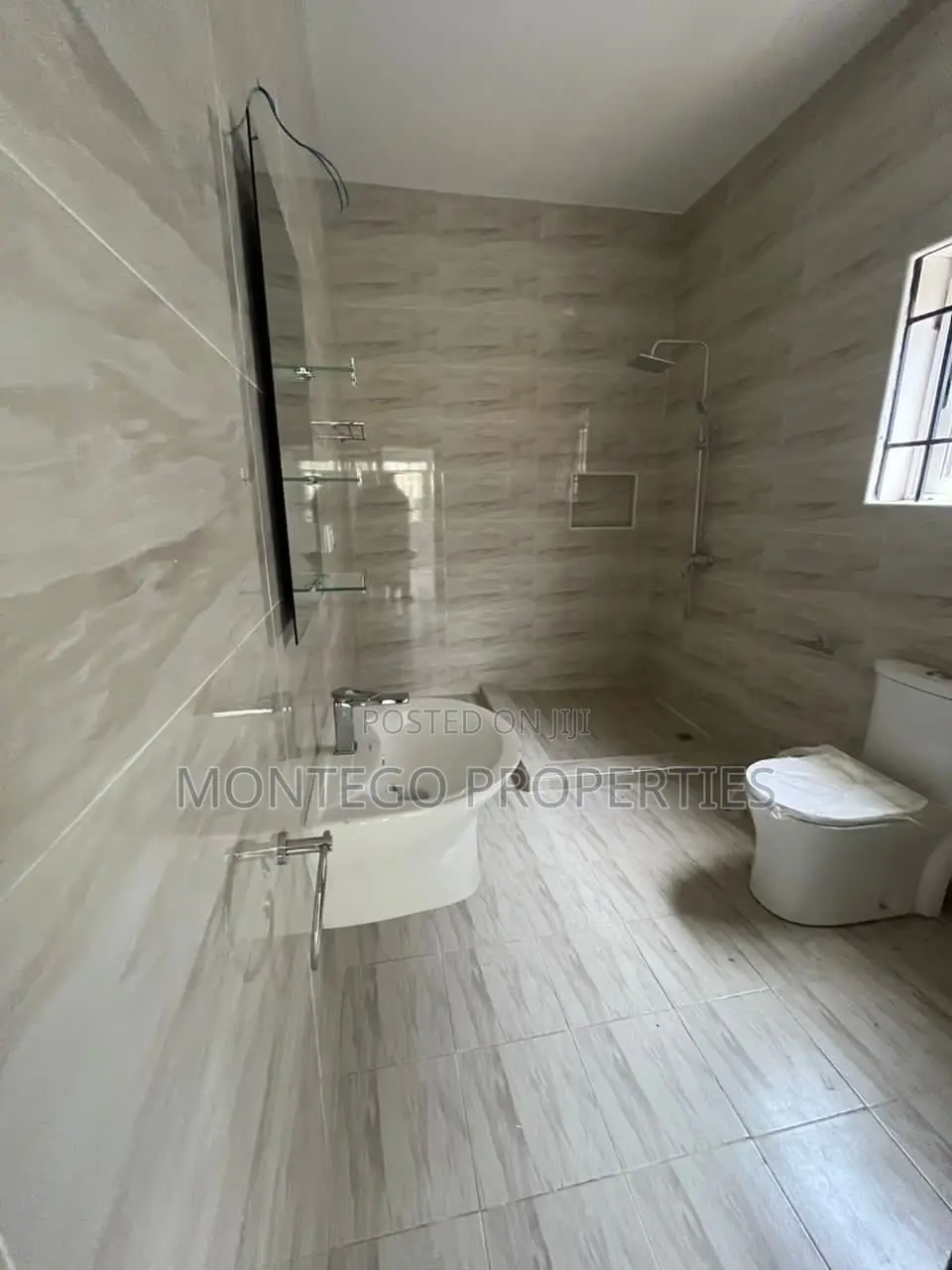 4bdrm House in Ashale Botwe, School Junction for rent