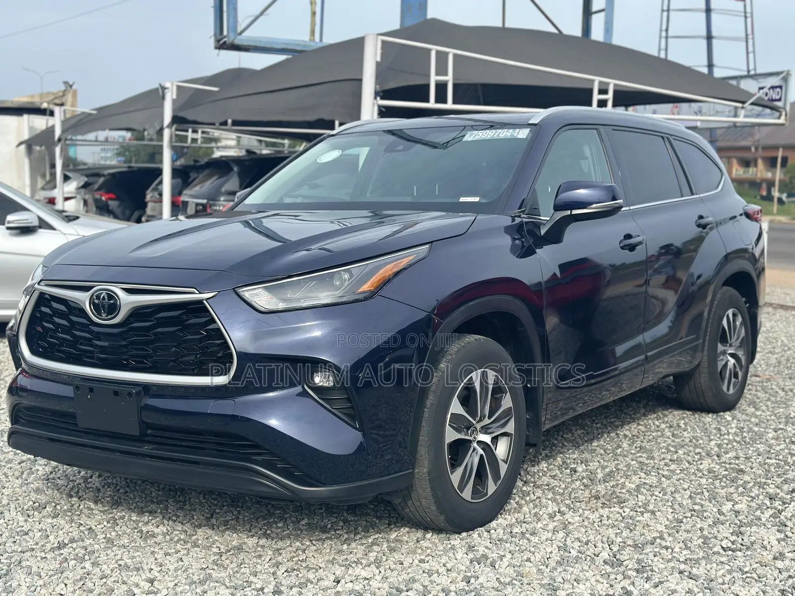Toyota Highlander XLE 2022 Blue
