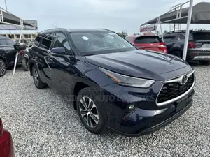 Toyota Highlander XLE 2022 Blue
