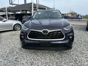 Toyota Highlander XLE 2022 Blue